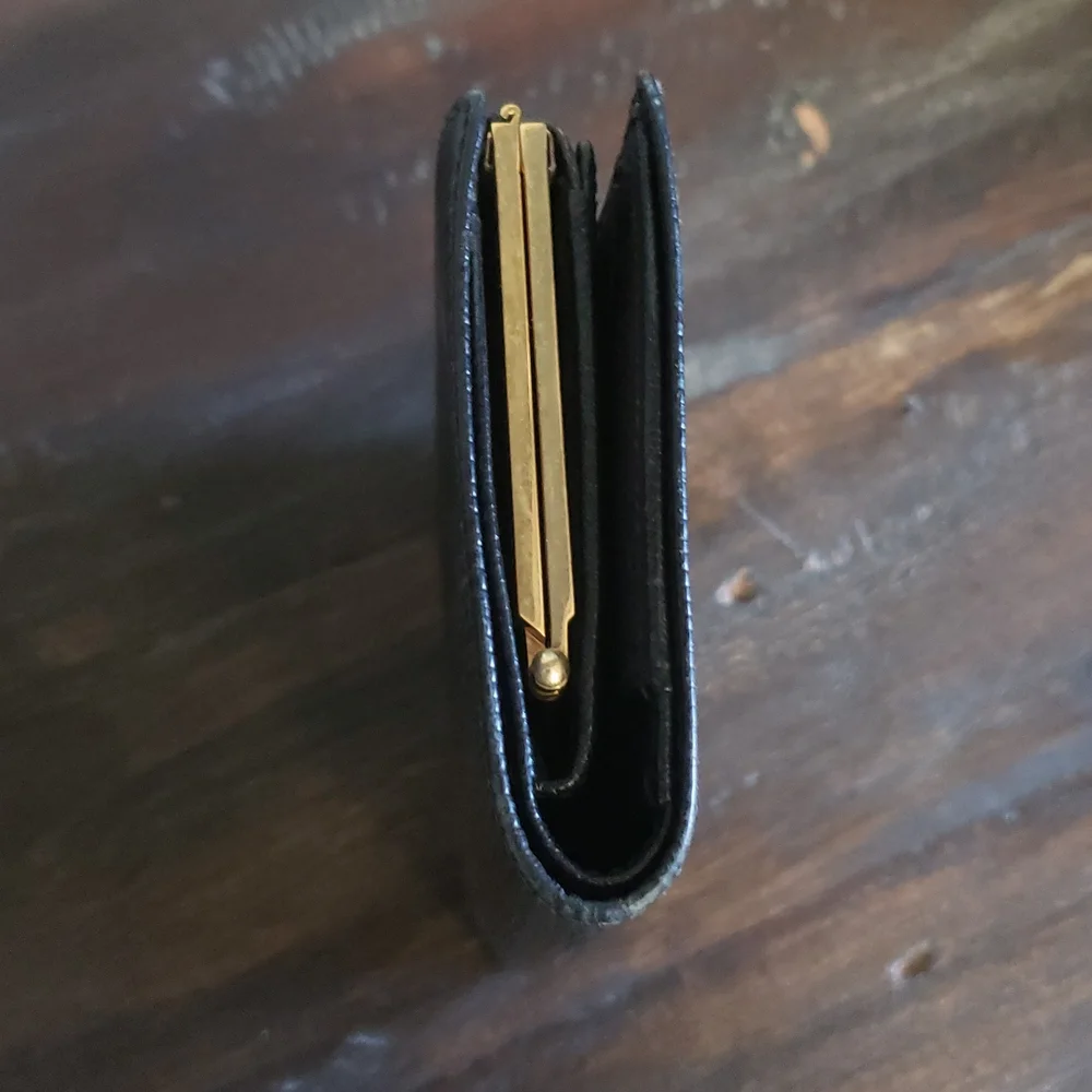 EUC LV EPI KISSLOCK WALLET